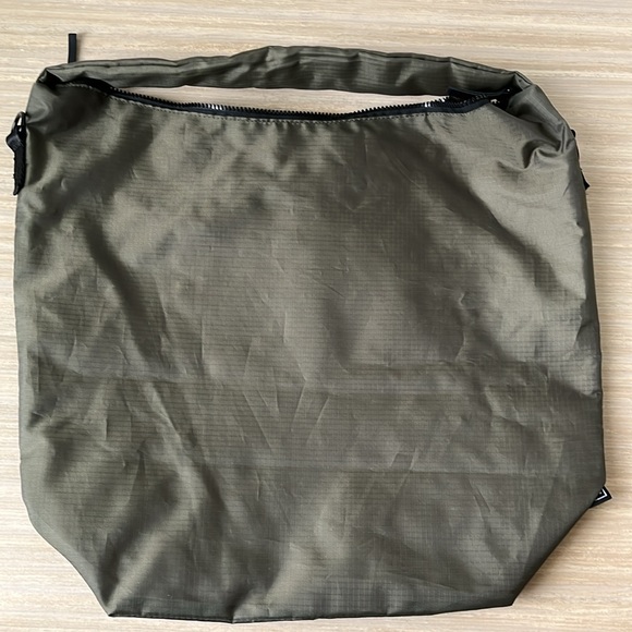 Large shoulder/crossbody purse - Picture 3 of 5